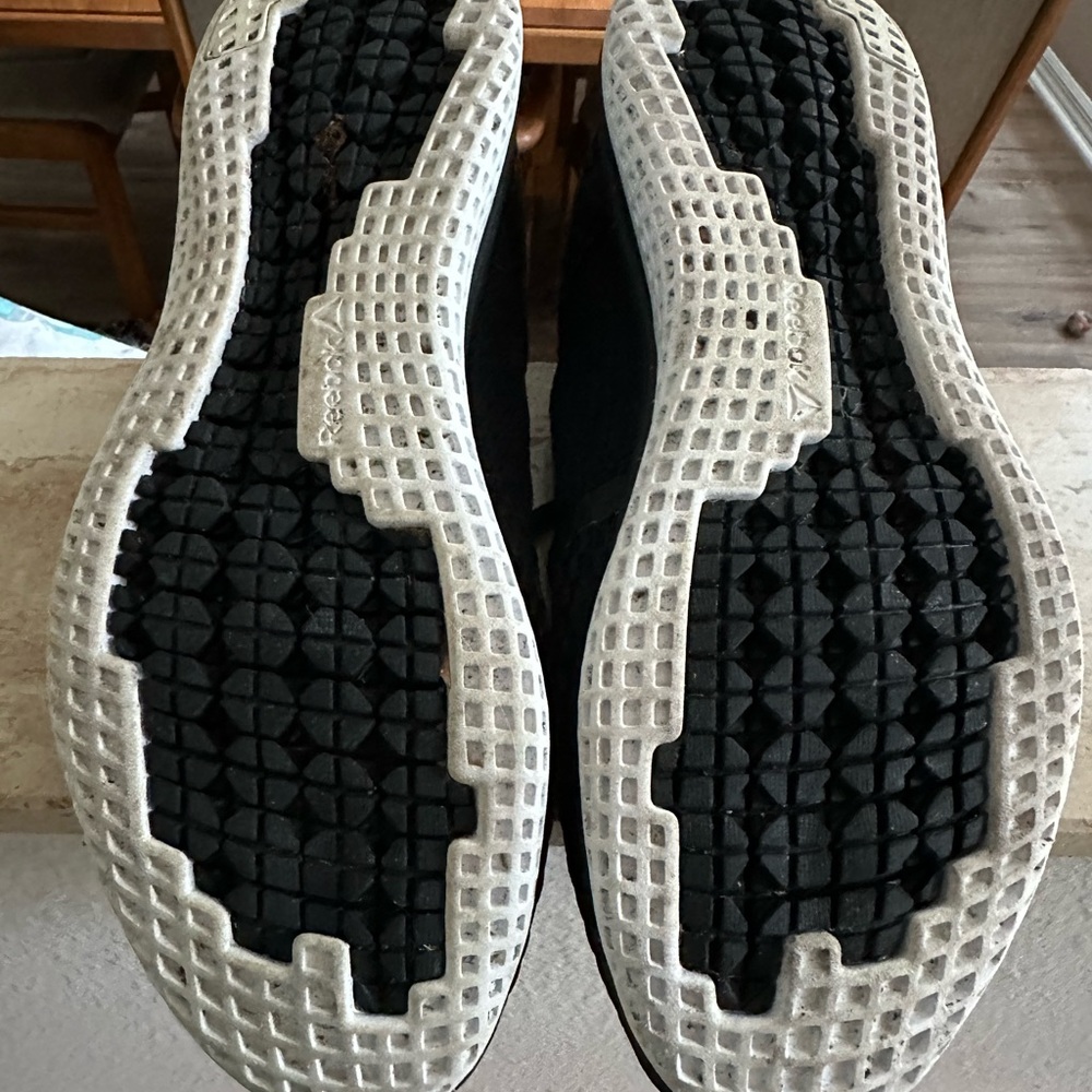 Men’s Reeboks - Picture 4 of 6